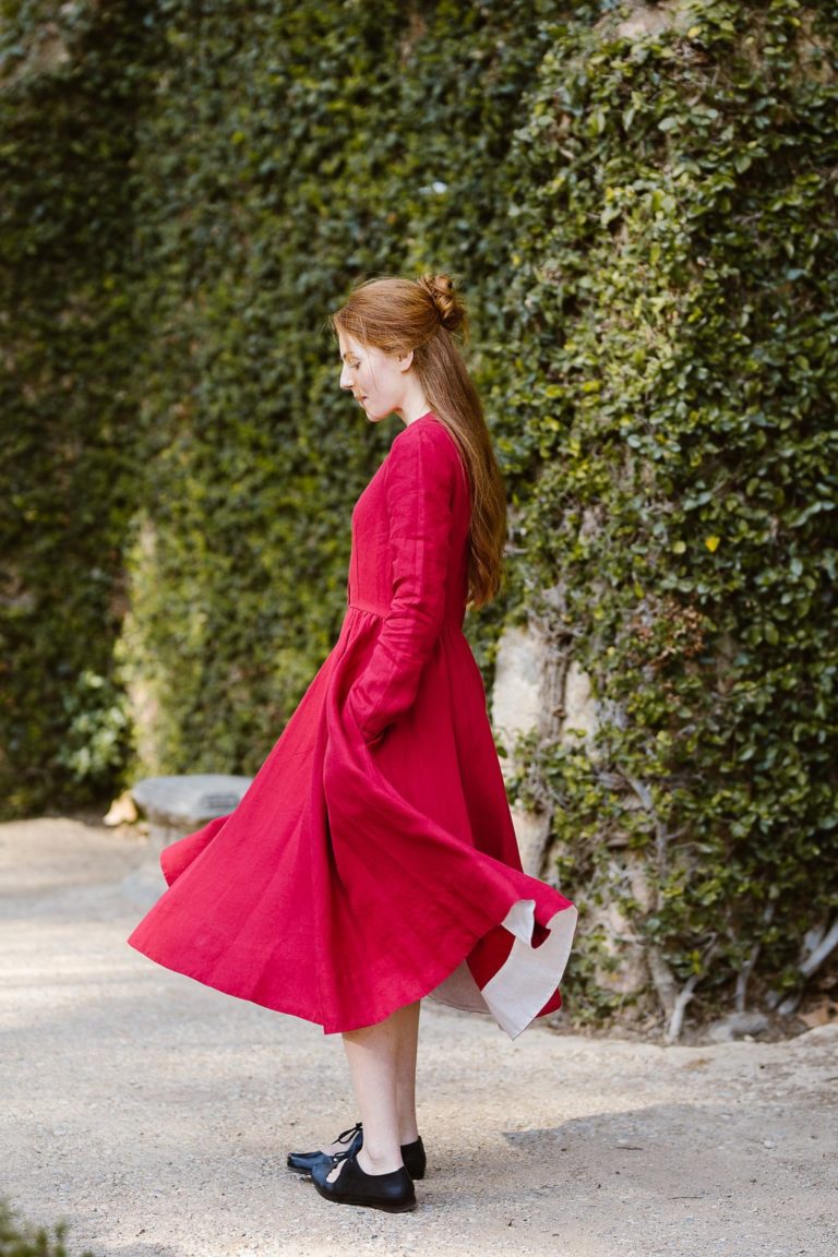 Lněné červené šaty Classic s dlouhým rukávem