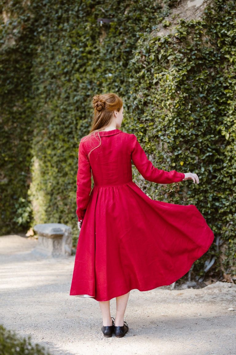 Lněné červené šaty Classic s dlouhým rukávem