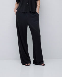 Černé široké kalhoty z teplákoviny
