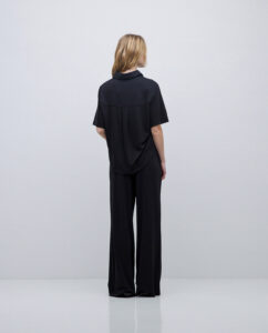 Černé široké kalhoty z teplákoviny