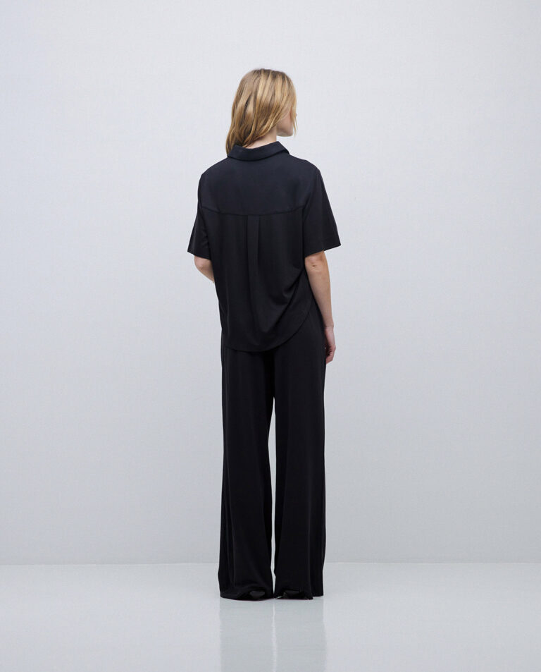 Černé široké kalhoty z teplákoviny